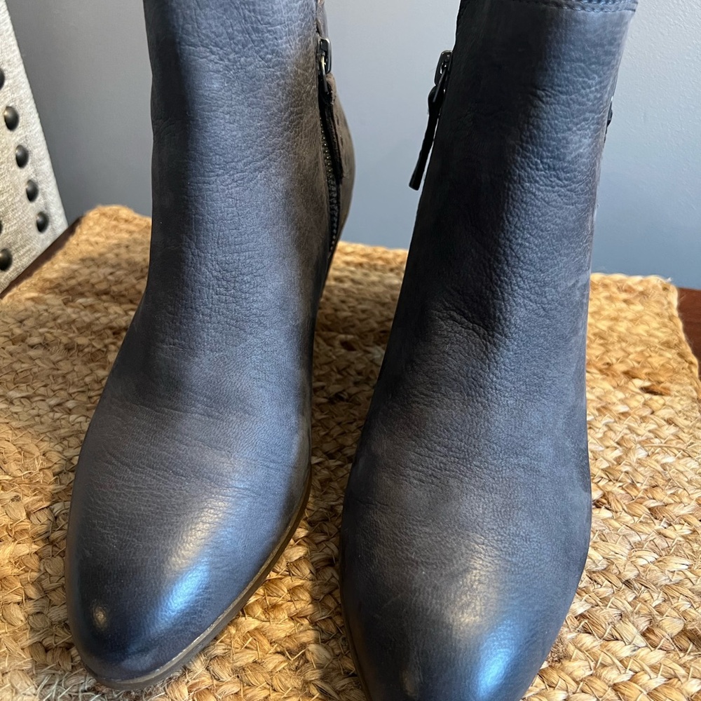 FRYE Judith 7.5. Gray Leather Ankle Boots